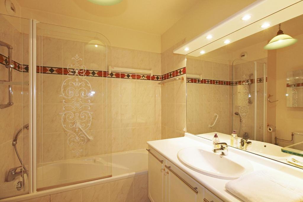 Appartement 3 Personnes Avec Coin Nuit Avec Terrasse Et Parking Quartier Du Port De Nice นีซ ภายนอก รูปภาพ
